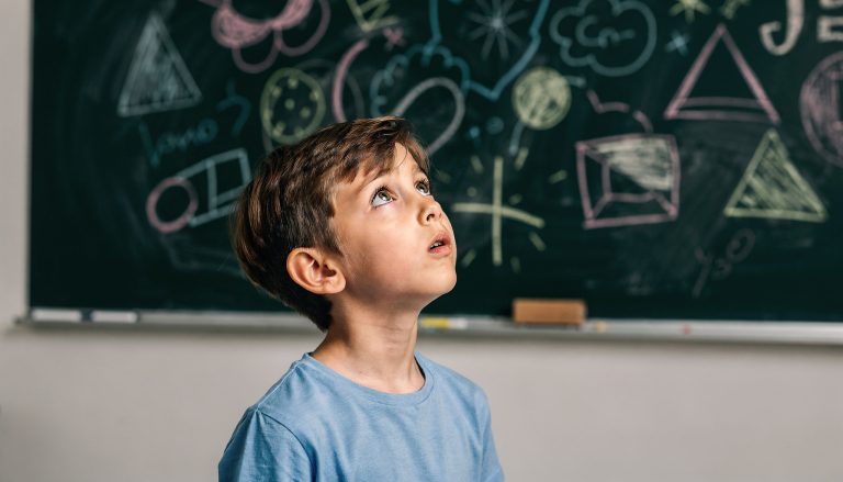Hoogbegaafdheid kenmerken kinderen herkennen aan nieuwsgierigheid en leervermogen
